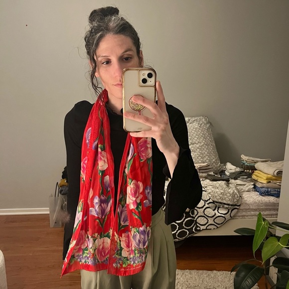 vintage Oscar de la Renta red floral print silk scarf - Picture 10 of 11